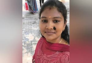  அதிவேகமாக வந்த கார் மோதி கர்ப்பிணி பலி; கணவர் காயம்