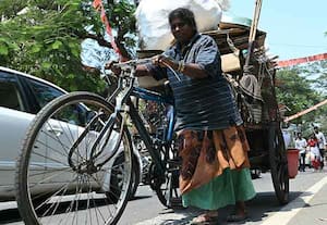 பெண்மை போற்றுதும்