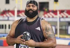 தங்கம் வென்றார் தஜிந்தர்: குண்டு எறிதலில் கலக்கல்