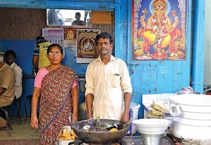  நேர்மையாக உழைத்து டிபன் கடை நடத்துகிறோம்!