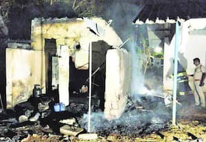 மின்கசிவால் கூரை வீடு எரிந்து சேதம்