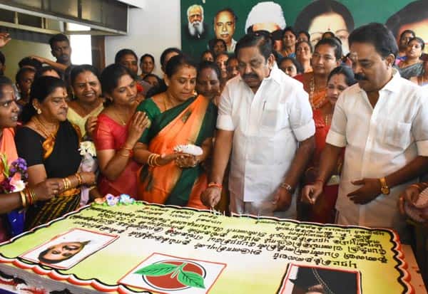 வாக்காளர்களை கவர ஒவ்வொரு கட்சியும் வாக்குறுதிகள்; இபிஎஸ் பேட்டி