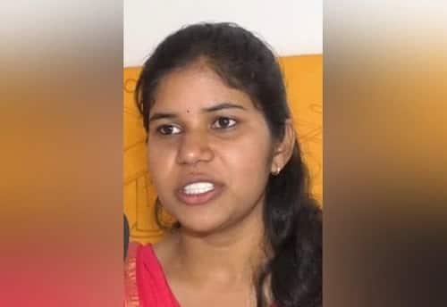  மீன் வியாபாரி மகள் நீதிபதியாகி சாதனை