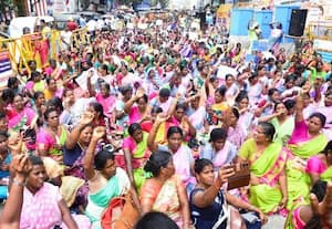  கிராம உதவியாளர்கள் தொடர் காத்திருப்பு போராட்டம்