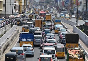  அமைந்தகரையில் போக்குவரத்து நெரிசல்; மூச்சு திணறும் பூந்தமல்லி நெடுஞ்சாலை