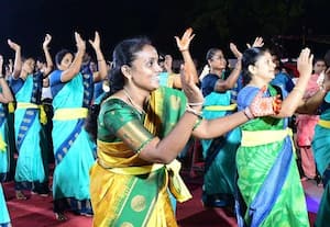  மதுரை வீரன் கோயில் விழாவில் வள்ளி கும்மி