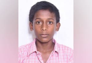  குடிசை வீடு தீப்பிடித்து எரிந்ததில் பள்ளி மாணவன் தீயில் கருகி பலி
