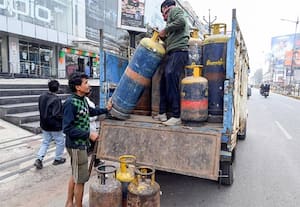 காஸ்  உற்பத்தி 10 சதவீதம் அதிகரிப்பு; உணவகங்களுடன் பேச 3 பேர் குழு - மத்திய அரசு