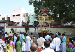  மாரியம்மன் கோவிலில் இன்று தேரோட்டம் விழாக்கோலம் பூண்டது பொள்ளாச்சி