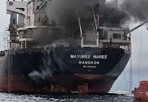 இந்தியா நோக்கி வந்த கப்பல் மீது தாக்குதல்: 3 மாலுமிகள் மாயம்