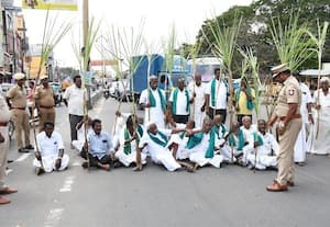    கரும்பு டன்னுக்கு ரூ.4000 வழங்க... ﻿ வலியுறுத்தல்!மாவட்ட விவசாயிகள் போராட்டம்