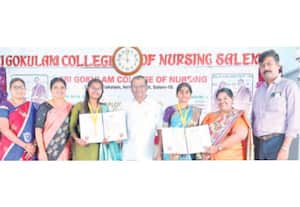 கோகுலம் செவிலியர் கல்லுாரி  மாணவியர் தங்கம் வென்று சாதனை