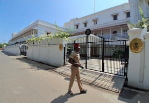  சிவப்பா இருந்ததால் சந்தேகிக்கவில்லையாம்: புதுச்சேரி கவர்னர் மாளிகை விவகாரத்தில் போலீசார் அதிர்ச்சி தகவல்