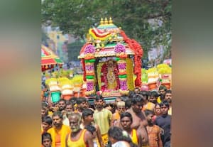  மஞ்சள் நீராட்டத்துடன் நத்தம் அம்மன் நகர்வலம்