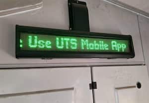  அப்டேட் ஆகாத எலக்ட்ரானிக் அறிவிப்பு புறநகர் மின்சார ரயில் பயணியர் குழப்பம்