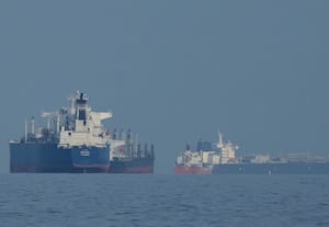 ஹார்முஸ் ஜலசந்தியில் இந்திய கப்பல்கள் செல்ல ஈரான் அனுமதி; போருக்கு மத்தியில் சாதித்த மத்திய அரசு!