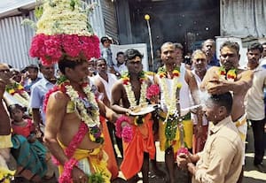  பக்தர்கள் தலையில் தேங்காய் உடைப்பு காட்டேரியிடம் முறத்தடி வாங்கி ஆசி