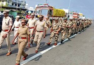   கவுந்தப்பாடியில் கொடி அணிவகுப்பு