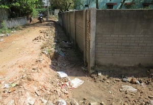  கால்வாயில் கொட்டப்பட்ட மண் குவியல் அகற்றம்