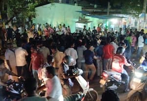  லாரி லாரியாக  குப்பைக் கழிவுகள் ஆவேசமடைந்த மக்கள் மறியல்