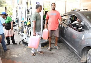  கேன்களில் பெட்ரோல் டீசல் விற்க தடை கேன்களில் பெட்ரோல் டீசல் விற்க தடை