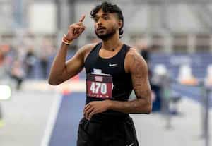 நீளம் தாண்டுதல்: லோகேஷ் 'தங்கம்'