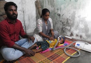  முதுகெலும்பு தசைநார் சிதைவு நோயால் குழந்தை பாதிப்பு: மருந்துக்கே ரூ.16 கோடி தேவை: கதறி துடிக்கும் பெற்றோர்