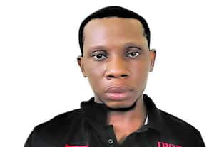 சூடான், நைஜீரியா நாட்டை சேர்ந்த 4 பேர் வெள்ளோடு அருகே கைது