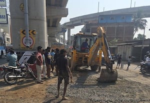  குடிநீர் குழாய் உடைப்பு அதிகாரிகள் சீரமைப்பு