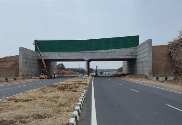 அனிமல் பாஸ் ஓவர் பாலத்தில் தடுப்பு வேலி