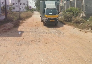  சாலை நடுவில் பெரிய பள்ளம் வாகன ஓட்டிகள் கடும் அவதி