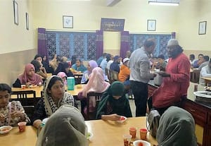  சமத்துவத்துக்காக விருந்து கொடுக்கும் மூதாட்டி