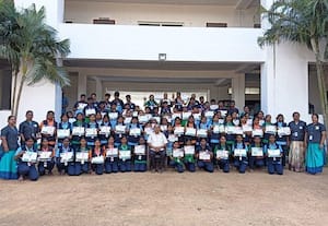  திருக்குறள் போட்டியில் சிறப்பிடம்; பள்ளி மாணவியருக்கு பாராட்டு 