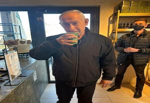 காபி குடிக்கும் நெதன்யாகு வீடியோ போலி: உண்மையை போட்டுடைத்த க்ரூக்