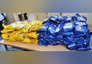  கூரியர் அலுவலகத்தில் புகையிலை பார்சல் பறிமுதல்