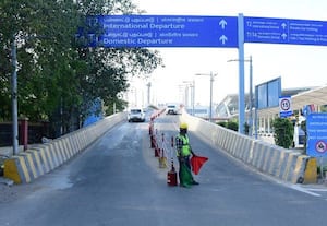  விமான நிலைய முனையம் மேம்பாட்டு பணியால் வாகன போக்குவரத்து மாற்றம்