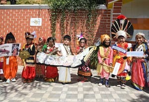  பள்ளியில் மாறுவேட போட்டி அசத்திய சிறுவர், சிறுமியர்