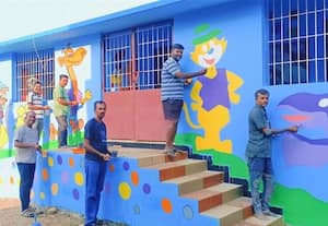  கோத்தகிரி குஞ்சப்பனை பள்ளியில் வண்ண ஓவியம்