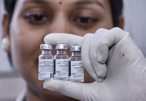 கர்ப்பப்பை வாய் புற்றுநோய் தடுப்பூசி: 2 வாரங்களில் 3 லட்சம் சிறுமியர் பயன்