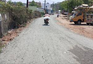  மயானம் அளவீடு செய்யாததால் பாதியில் நிற்கும் ரோடு பணி