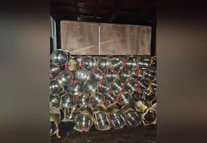  தங்களுக்கு அண்டா கிடைக்காத கோபத்தில் பறக்கும் படையிடம் தெரிவித்த பெண்கள்