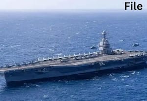 அமெரிக்க போர்க்கப்பலில் பற்றியது தீ