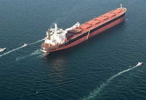 எண்ணெய் ஏற்றுமதியை தொடரும் ஈரான்: ஹார்முஸ் ஜலசந்தியை கடந்த 90 கப்பல்