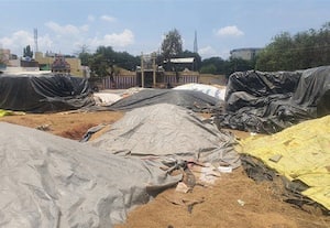  கொள்முதல் நிலையத்திற்கு அறுவடை நெல்லை கொண்டு வருவதில் சிக்கல் பதிய மறுப்பதால்  பரிதவிப்பு