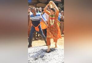 l முத்துமாரியம்மன் கோயில் மாசி பங்குனி விழா  ﻿ பரவசம்   பால்குடம், தீச்சட்டி, தீ மிதித்து பக்தர்கள்