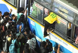  தொடர் விடுமுறை எதிரொலி பஸ் ஸ்டாண்டுகளில் கூட்டம்