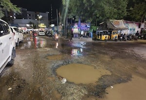  குடிநீர் குழாயில் உடைப்பு சகதியாக மாறிய சாலை