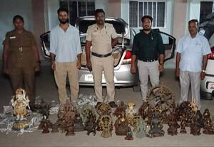  53 பித்தளை சிலைகளுடன் ரூ.4 லட்சம் பறிமுதல்