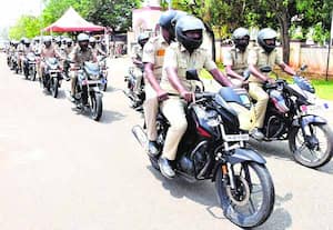 போலீசாரின் டூவீலர் ரோந்து படை தொடங்கி வைத்த கரூர் எஸ்.பி.,