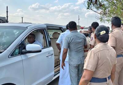  புதுச்சேரி முதல்வர் காரில் பறக்கும் படை சோதனை; பாதுகாப்பு அதிகாரிகள் வாக்குவாதம்